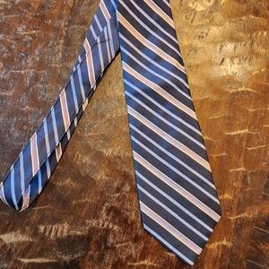 Roundtree & Yorke Trademark Classic Men’s Neck Tie Silk Blend Blue/Purple NICE